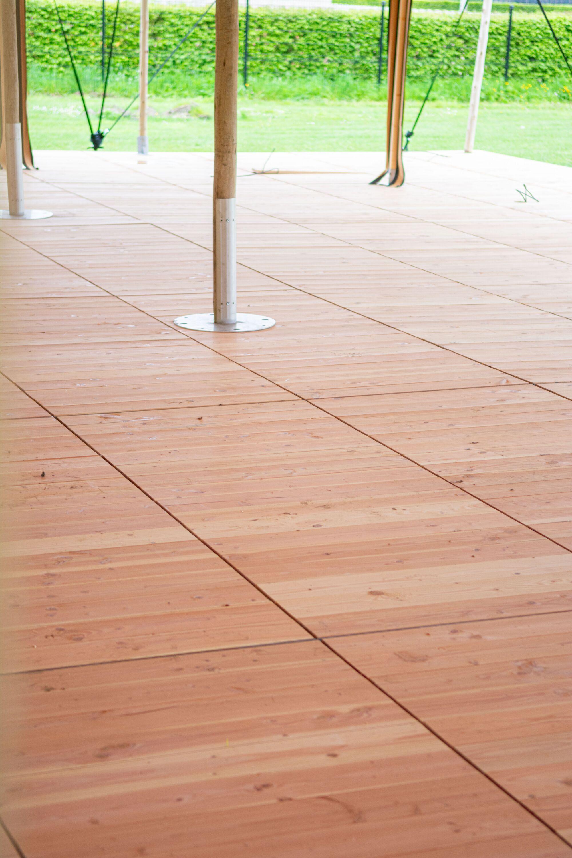 Assembled cassette floor with click-in system and cushioning - 1 x 2.5 m - pine wood