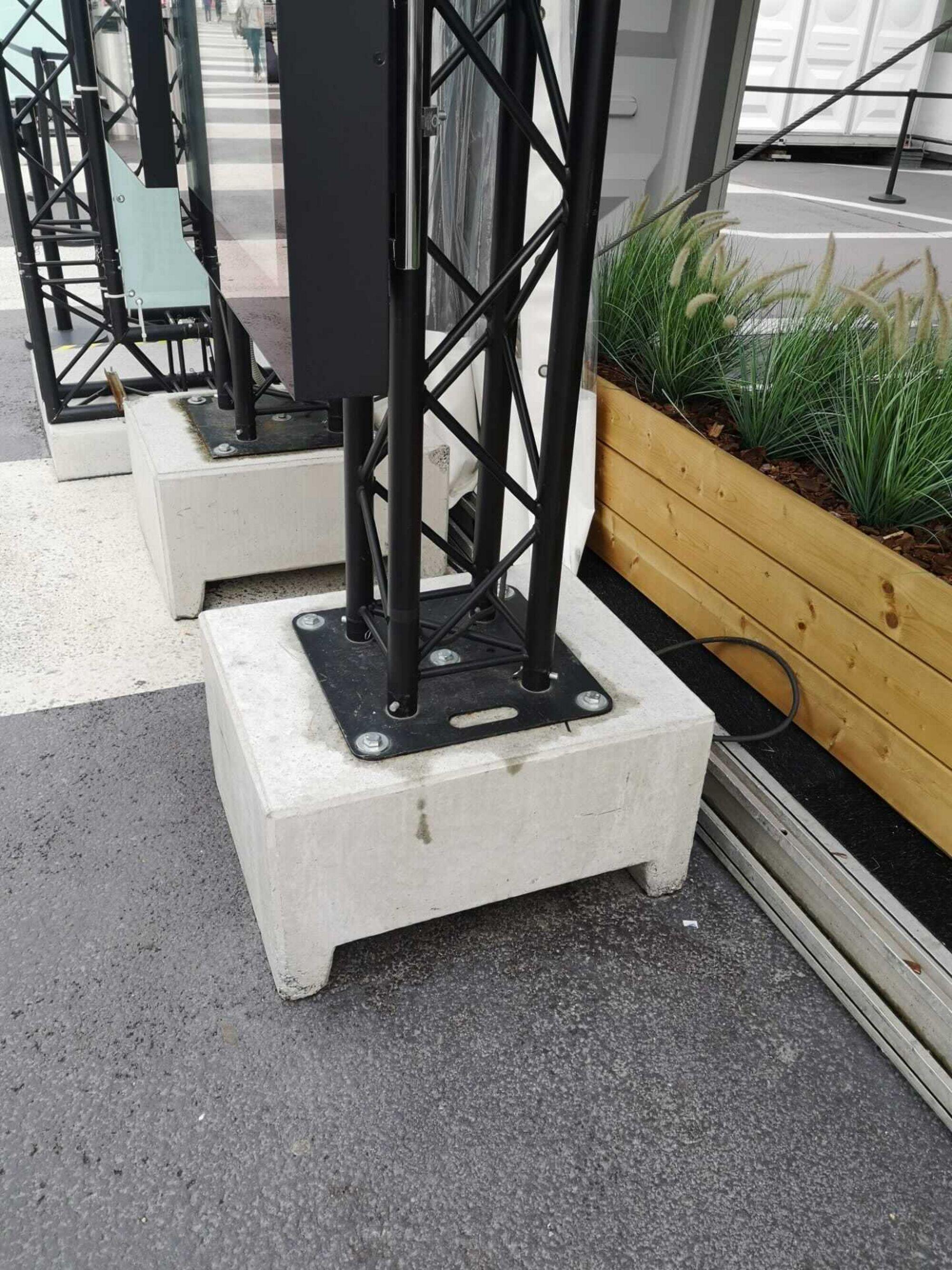 Concrete block - 340 kg (with one eye bolt)