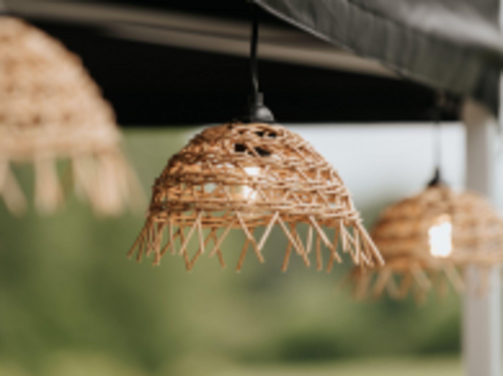 Føro Boho lichtsnoer - set van 10 m met 10 led-lampen en 10 gevlochten lampenkapjes - warm wit