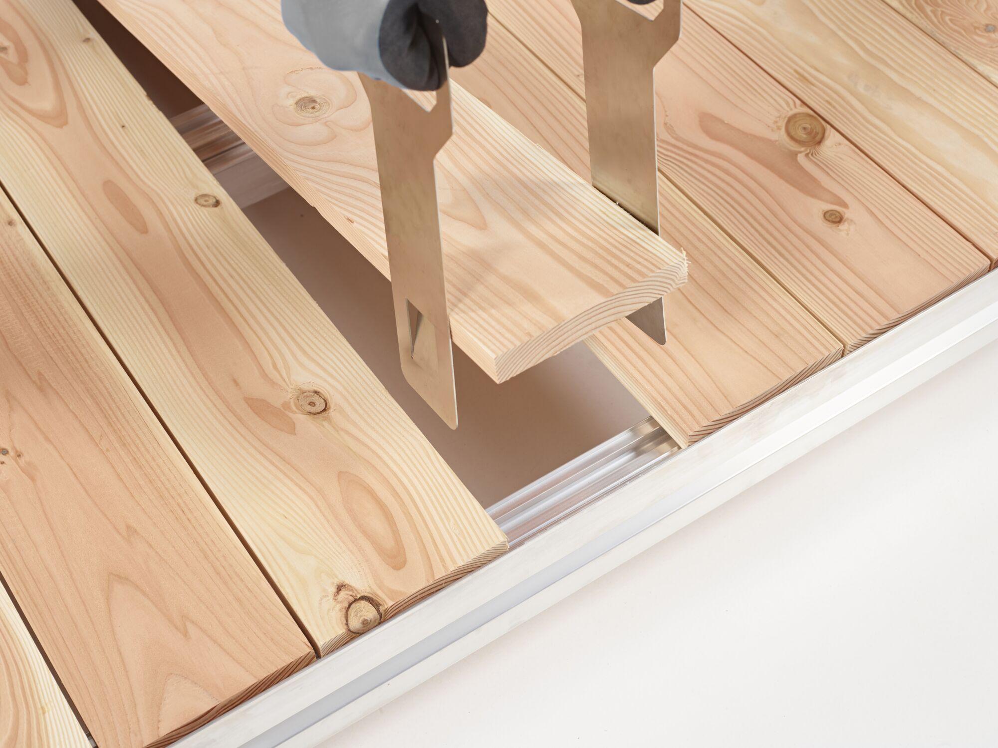Tool (2 pieces) for removing planks from cassette floor