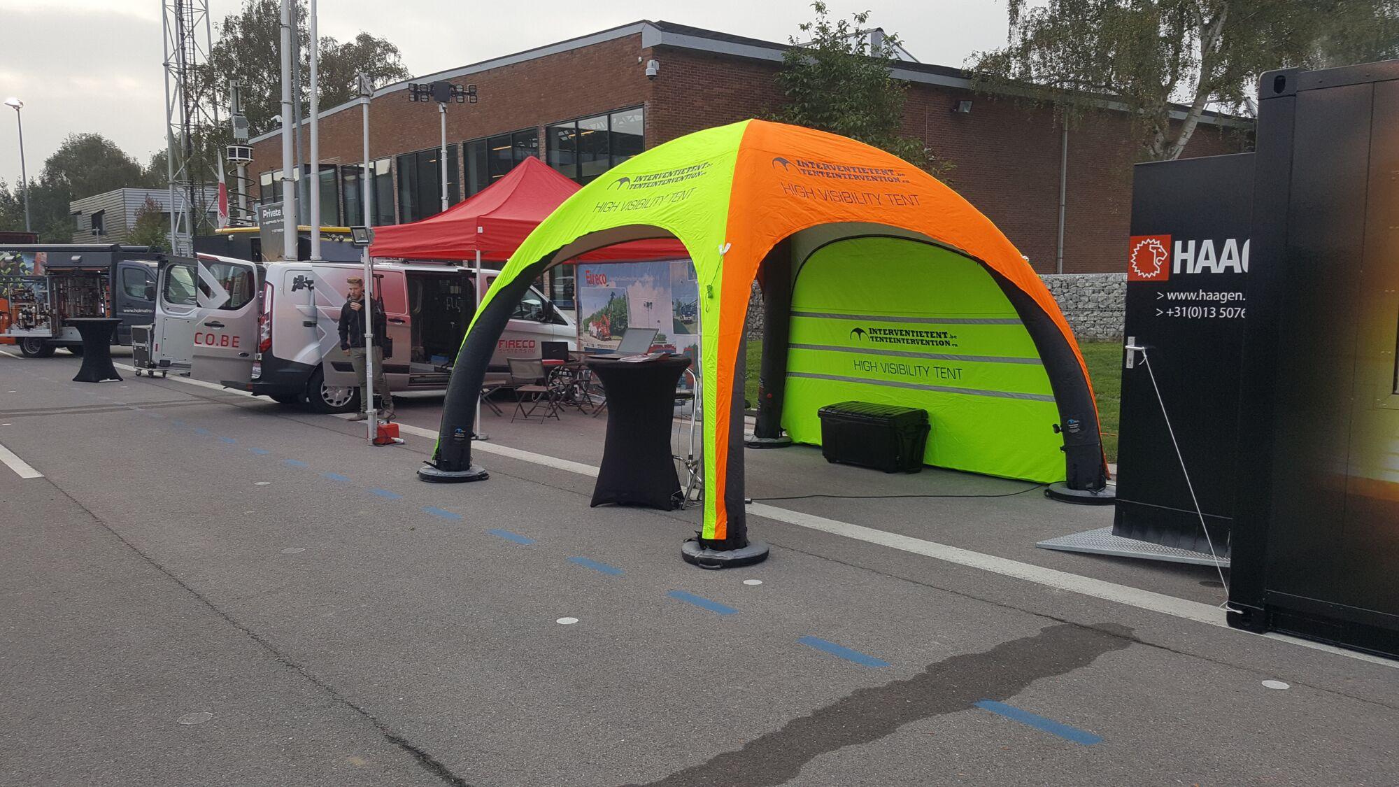 Tente gonflable Globe - 4x4m Structure noir - Toit imprimé