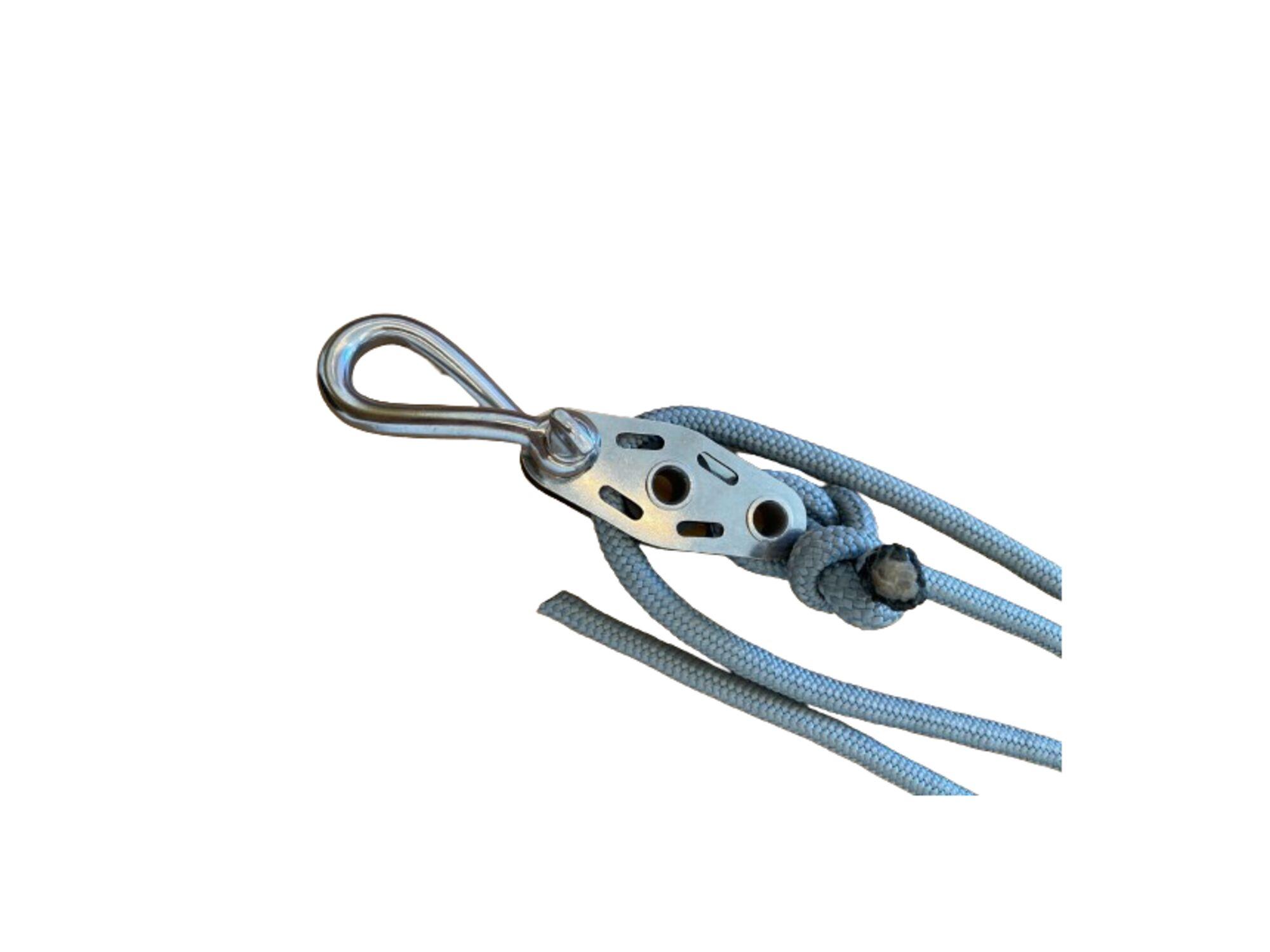 Pulley system for tensioning the shade fabric