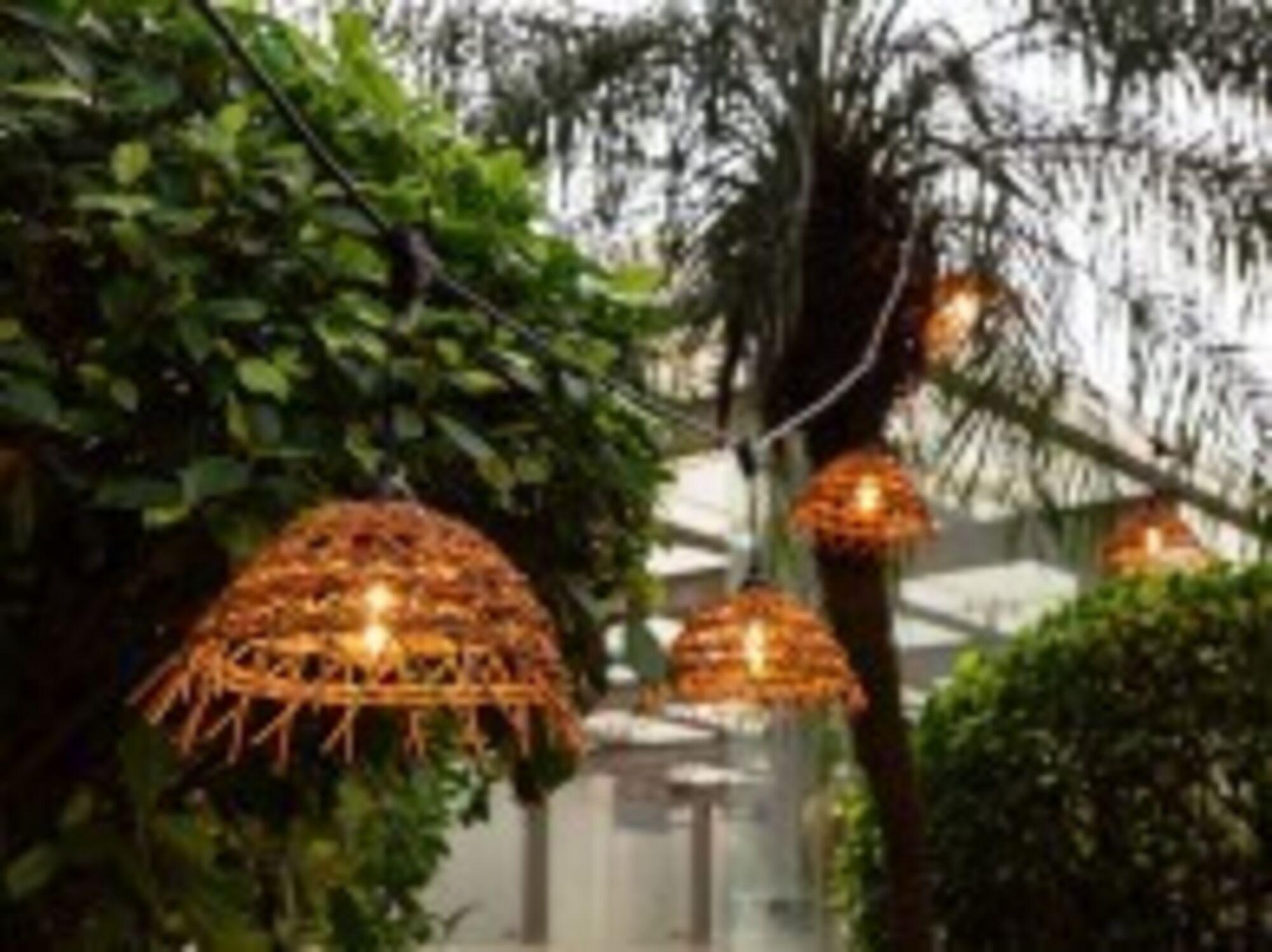 Føro Boho lichtsnoer - set van 10 m met 10 led-lampen en 10 gevlochten lampenkapjes - warm wit