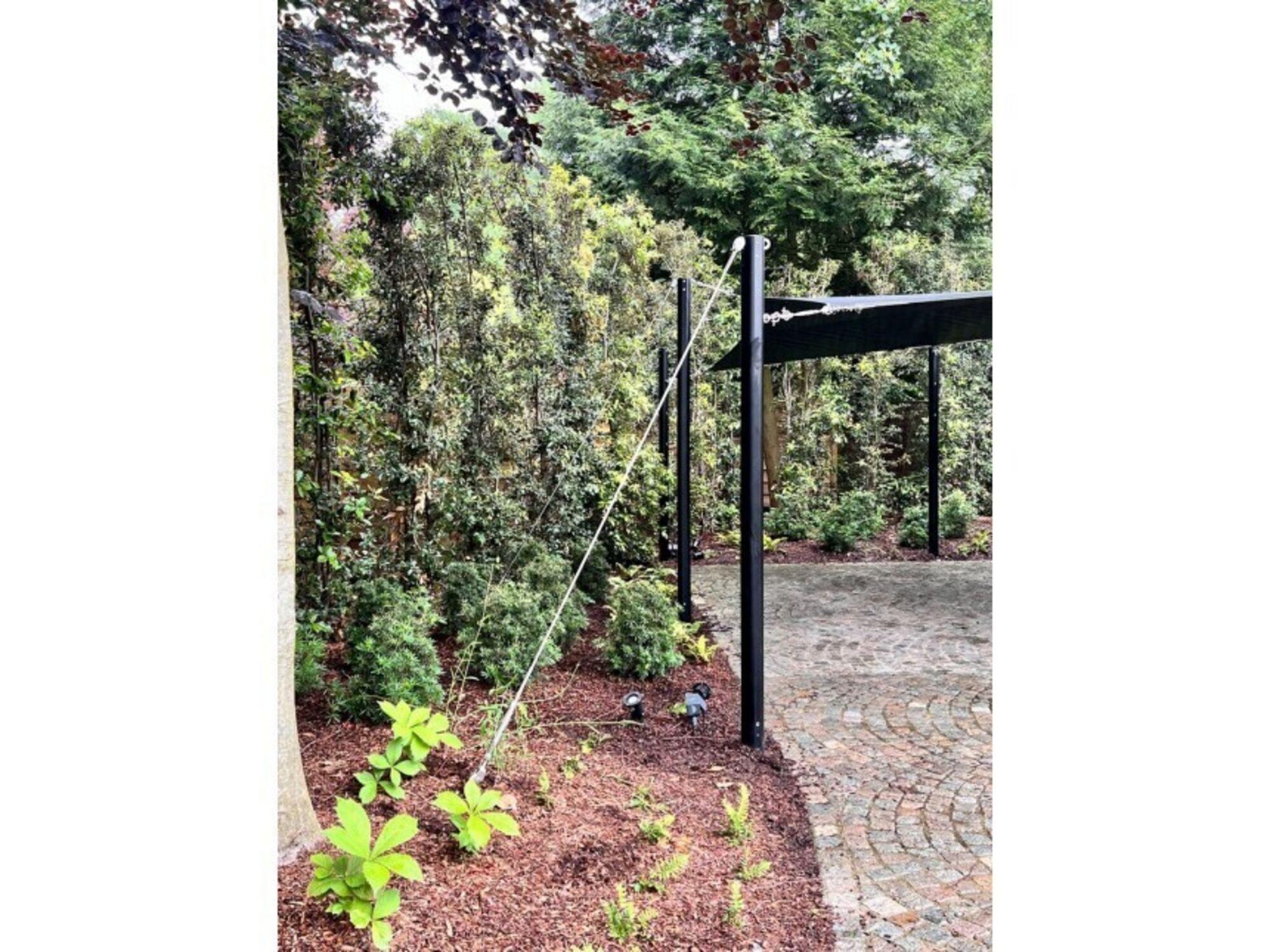 Aluminium pole luxe with foot 90° and anchoring - 295 cm black