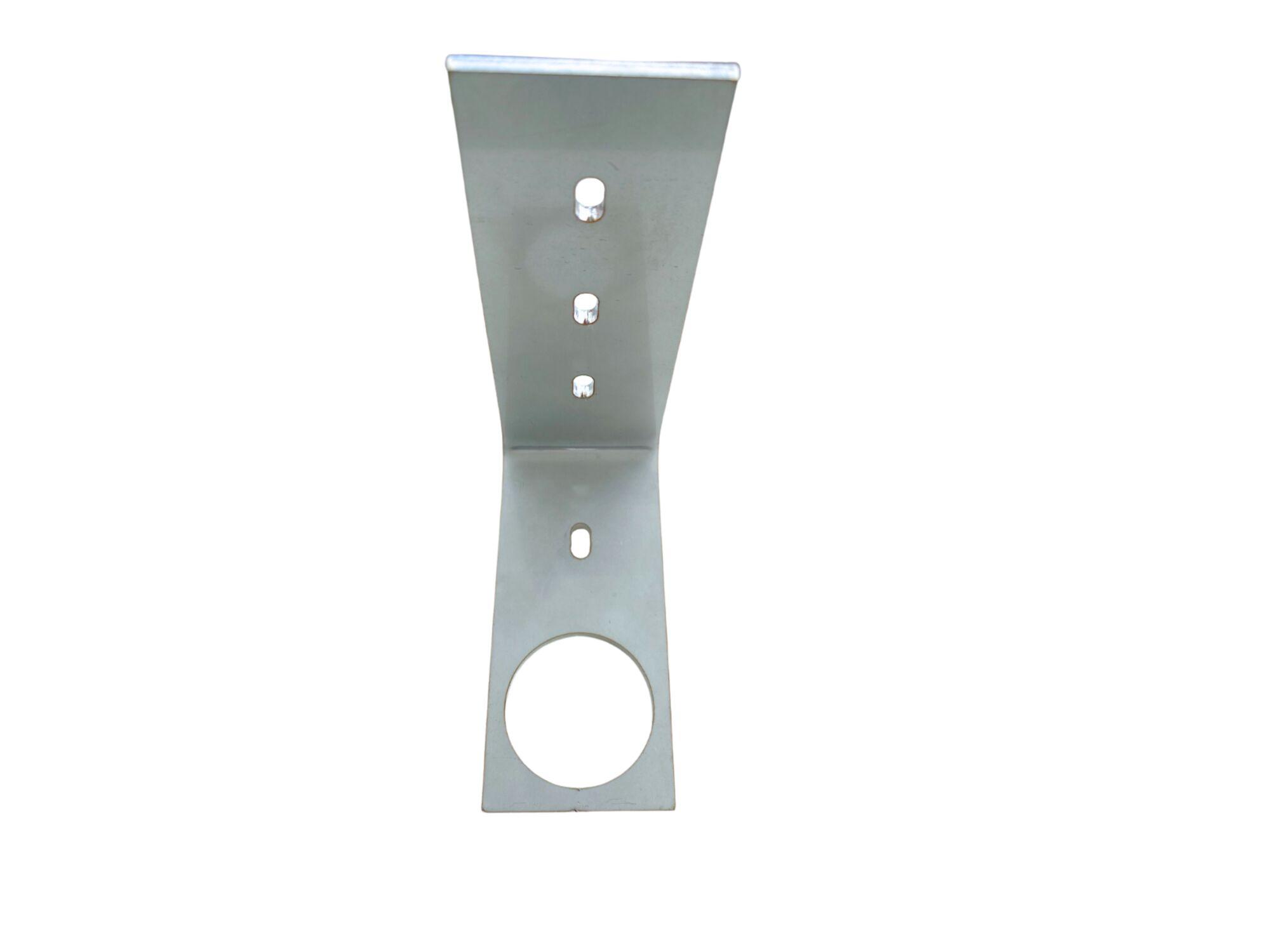 Corner anchor for solid anchoring of wooden poles