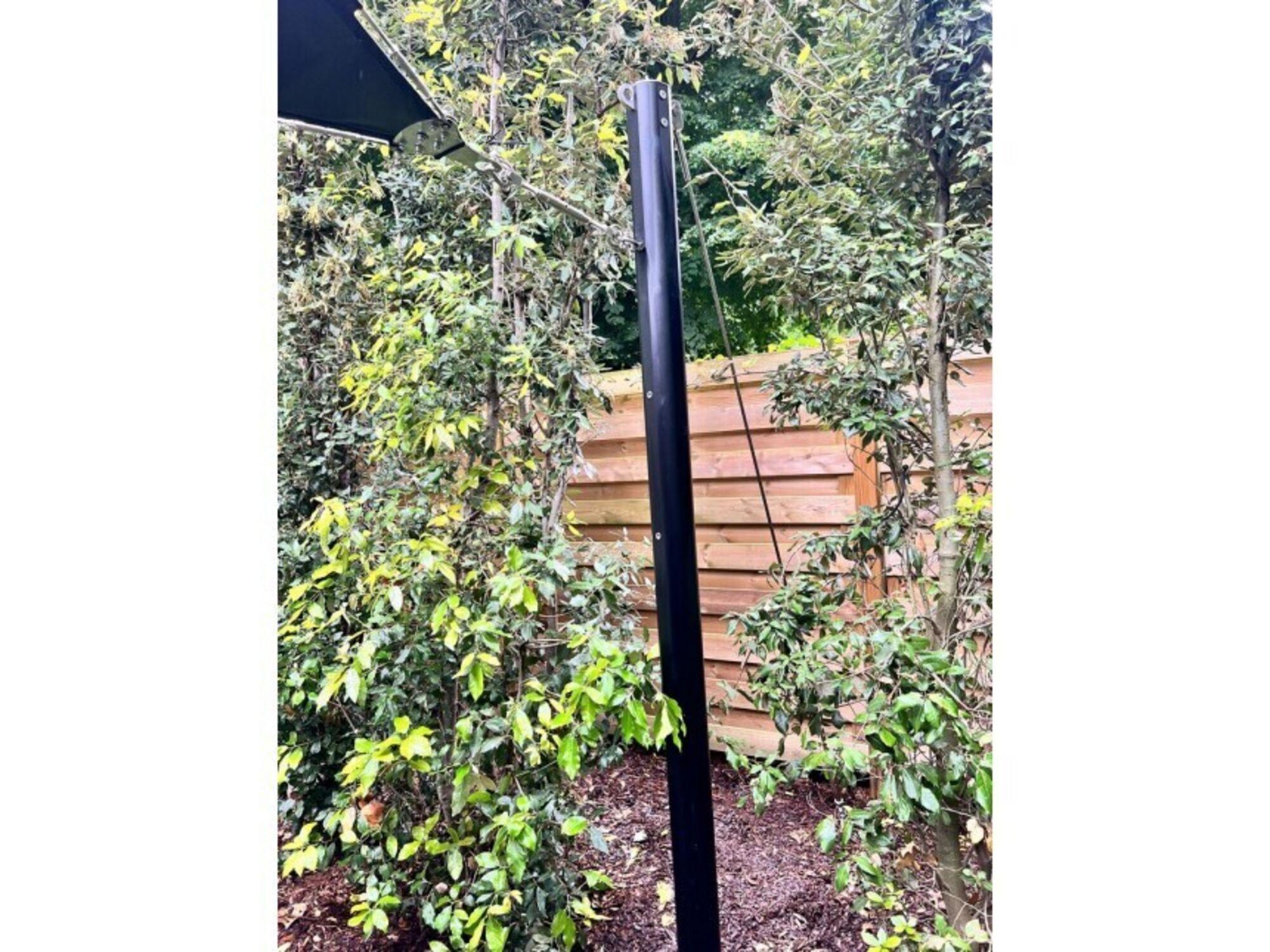 Aluminium pole luxe with foot 90° and anchoring - 295 cm black